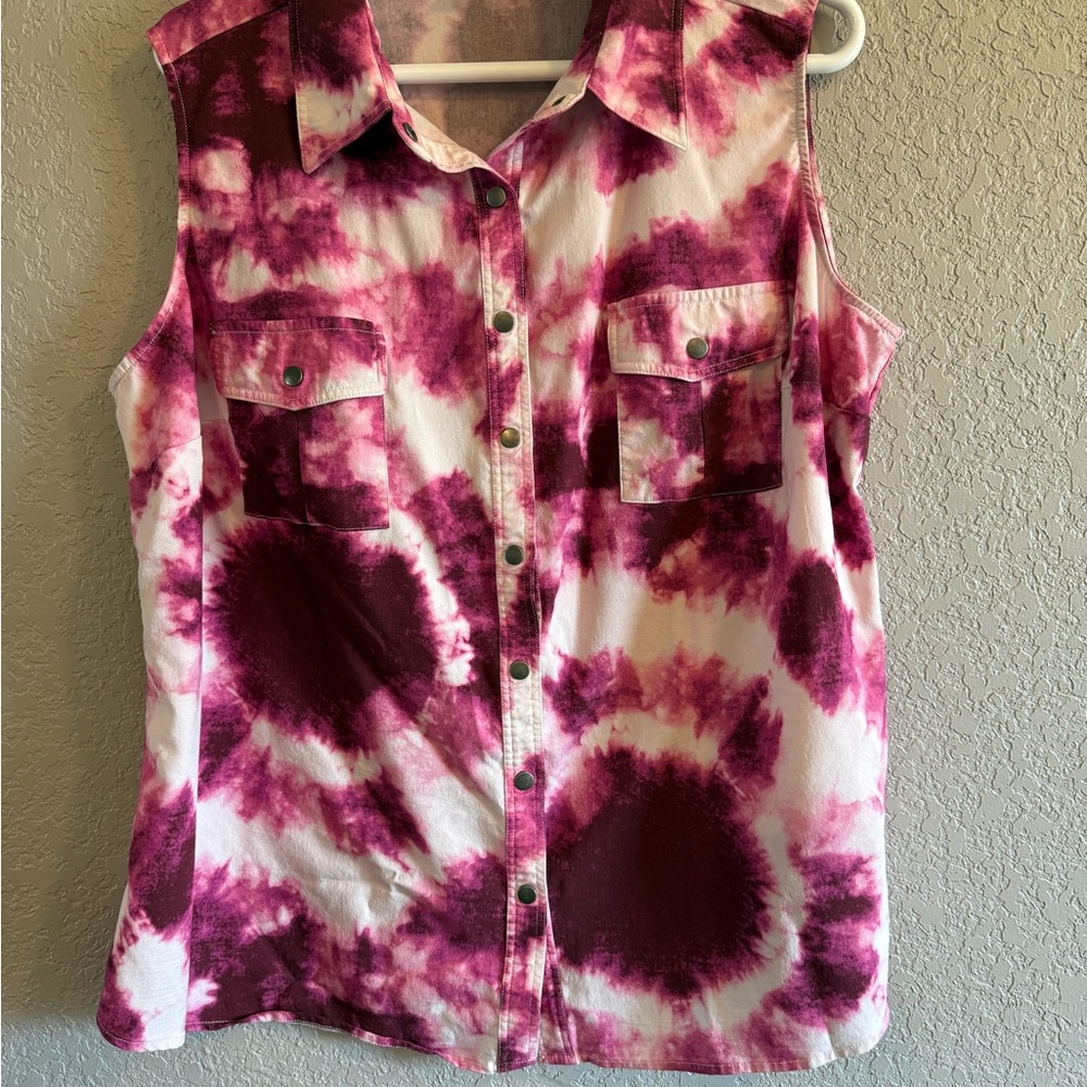 LuLaRoe Purple and White Sleeveless Button-Down Shirt